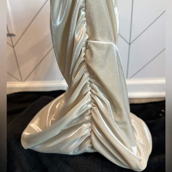 Express Cream Velvet Ruched Bodysuit Shimmery Elegant Holiday Party Top Size M - Picture 5 of 6